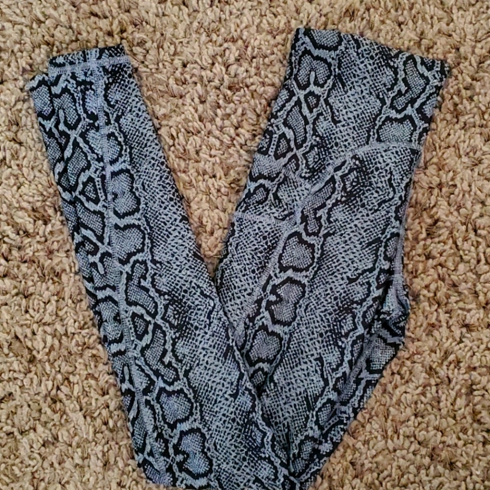 Snake print leggings